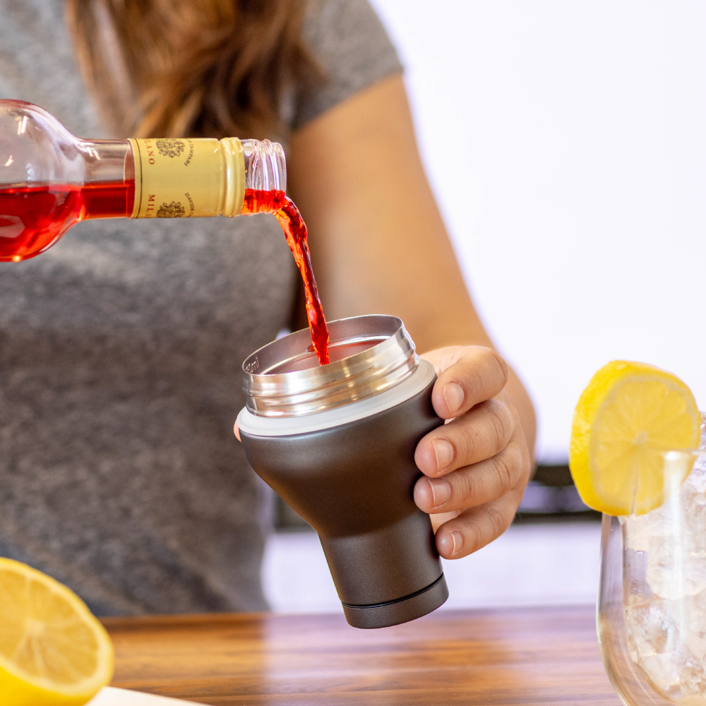 cocktail-shaker-lid-q2 Cocktail_Shaker_lifestyle_2_b714e13d-dd84-4844-956f-11cddc294041.png